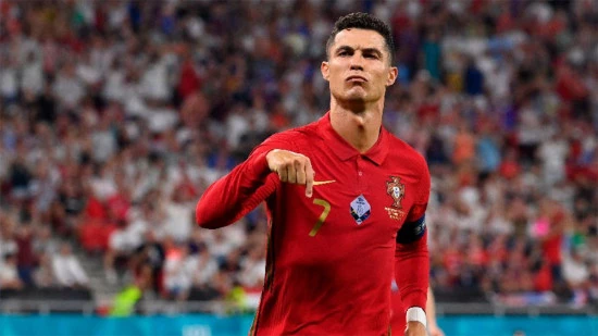 Loja online Fútbol Emotion Portugal - Blogs de futebol - Cristiano Ronaldo melhor marcador de sempre de selecoes - 4.webp